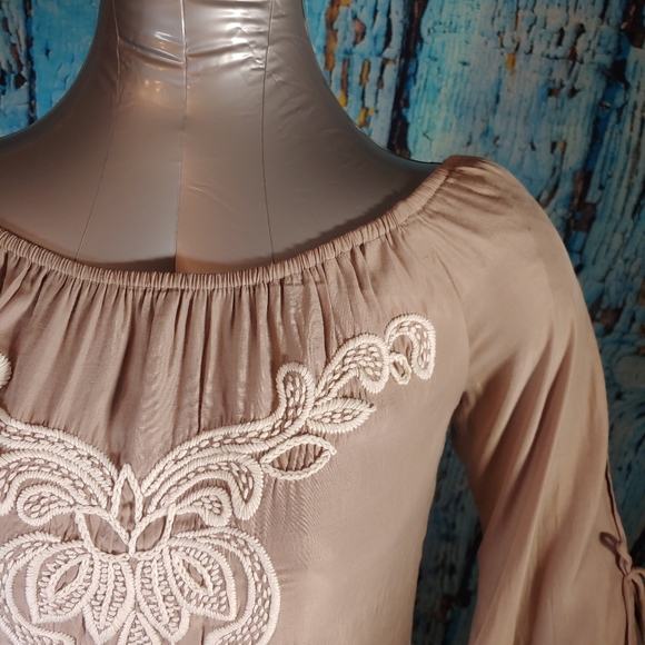 😘🌼Union of Angels off shoulder dress - Picture 9 of 16